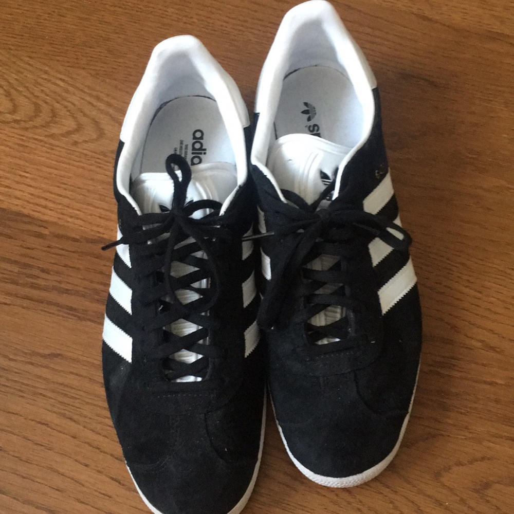 Adidas Gazelle | BLACK AND WHITE